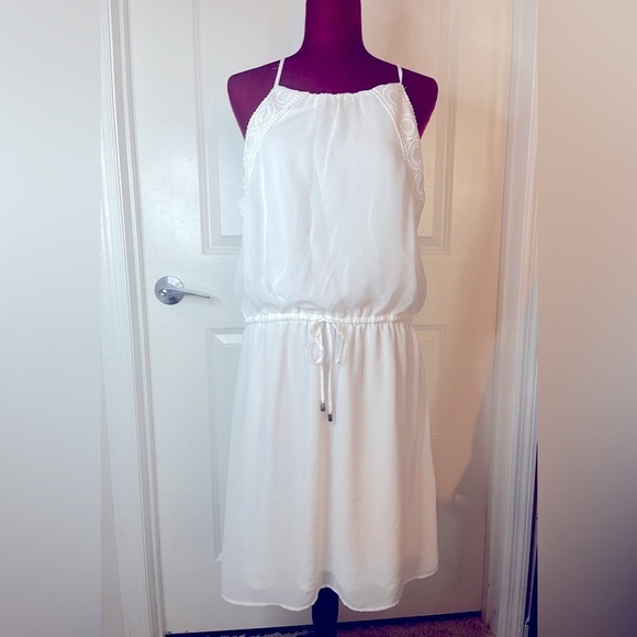 C Dresses & Skirts - C White Sleeveless Tie Waist A-Line Dress W/ Embroidered Side Details. XL. EUC.